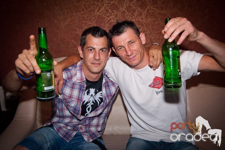 Distracţie în Club Seven, 