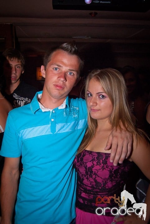 Distracţie în Club Seven, 