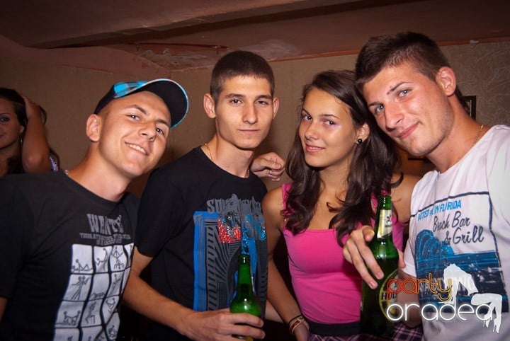 Distracţie în Club Seven, 