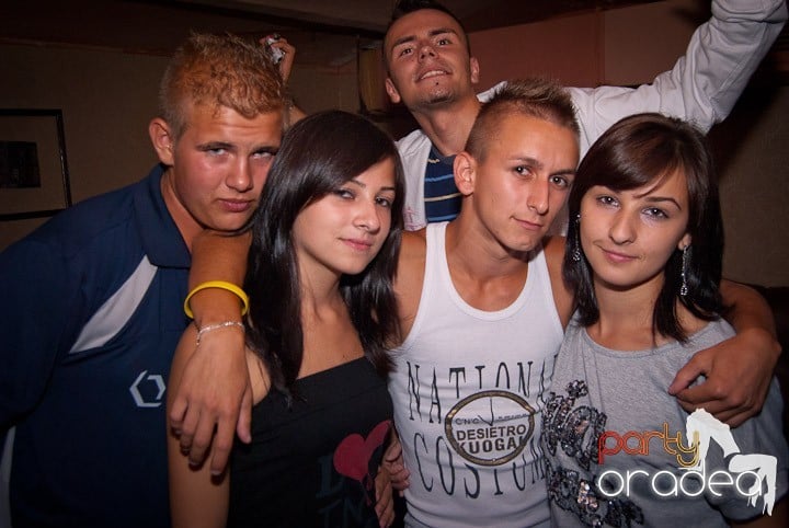 Distracţie în Club Seven, 