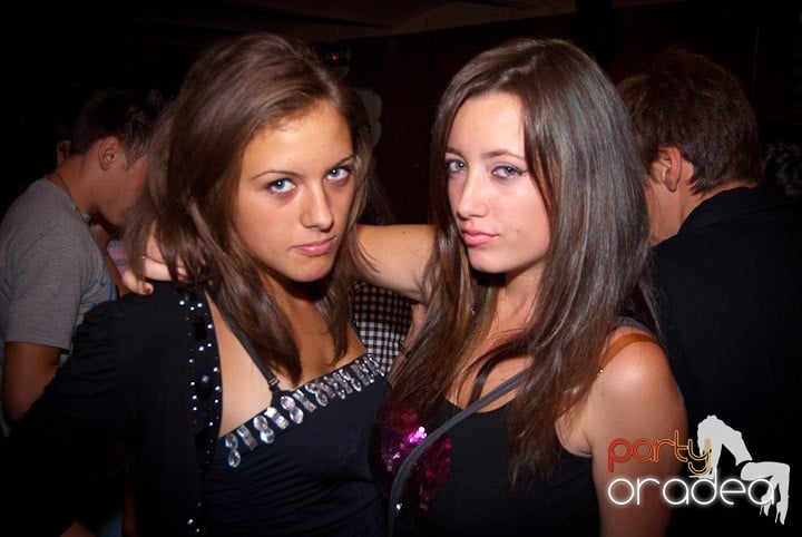 Distracţie în Club Seven, 