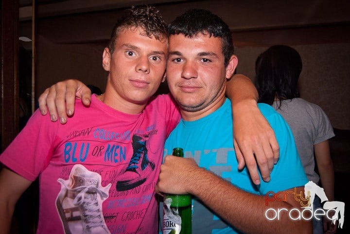 Distracţie în Club Seven, 