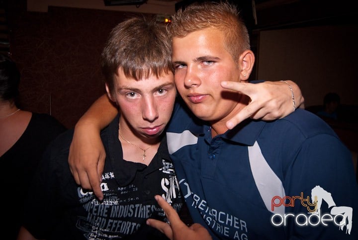 Distracţie în Club Seven, 