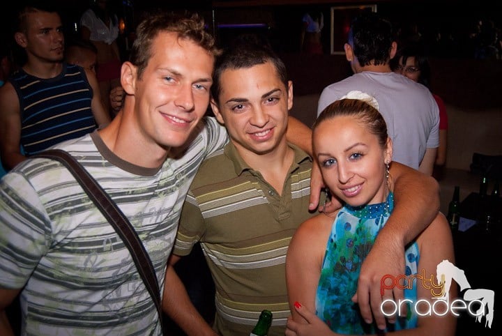 Distracţie în Club Seven, 