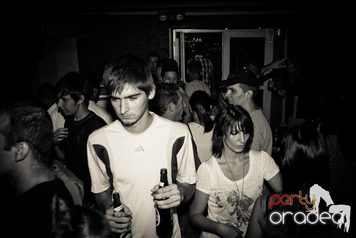 Distracţie în Club Seven, 