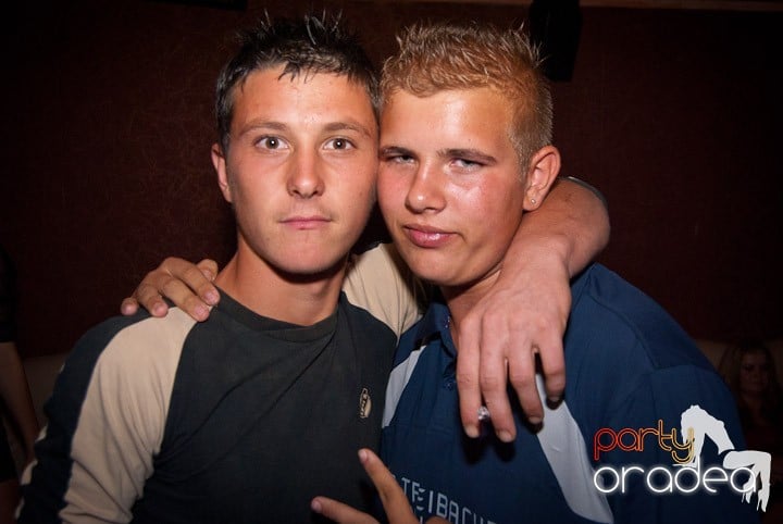 Distracţie în Club Seven, 