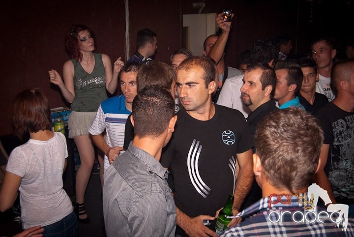 Distracţie în Club Seven, 