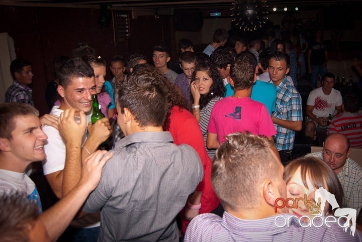 Distracţie în Club Seven, 