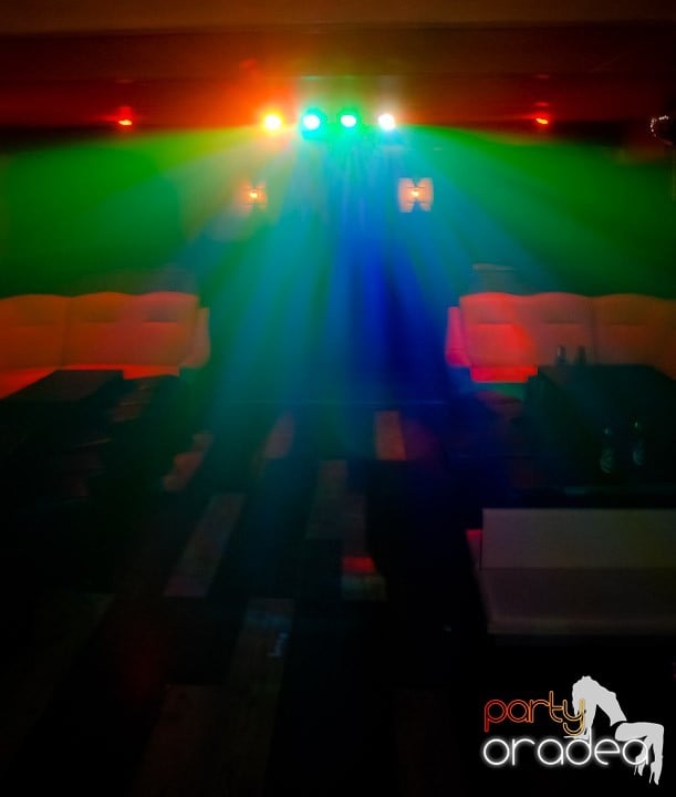 Distracţie în Club Seven, 