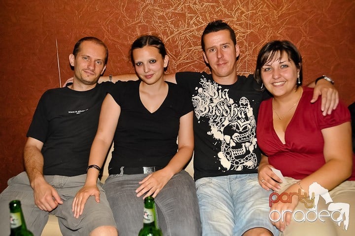 Distracţie în Club Seven, 