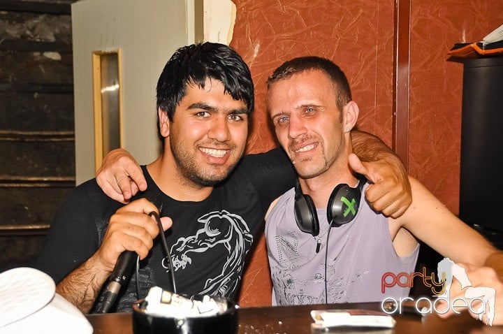 Distracţie în Club Seven, 