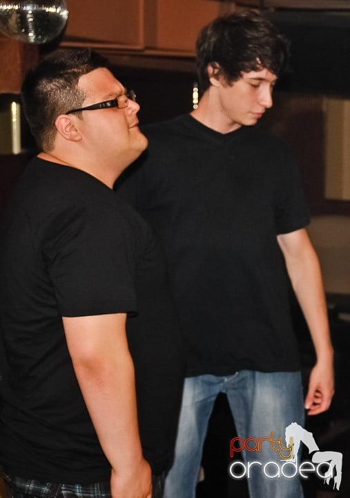 Distracţie în Club Seven, 