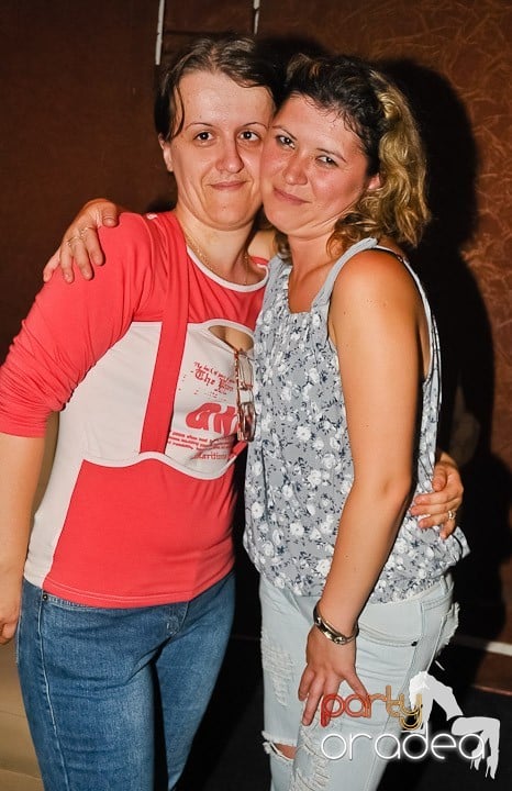 Distracţie în Club Seven, 