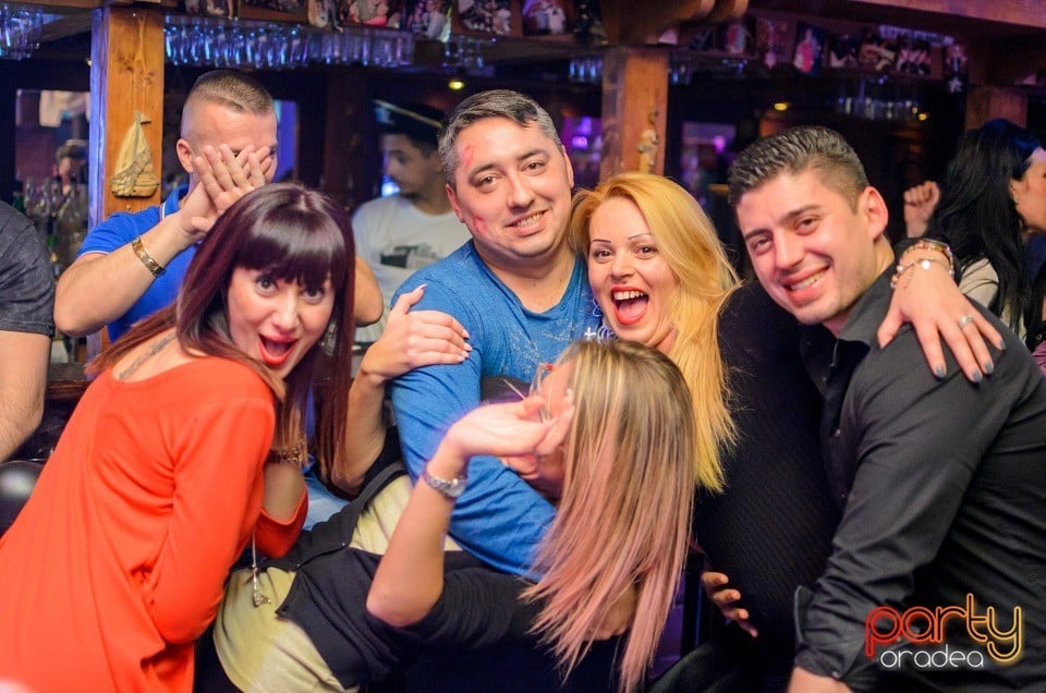 Distracţie în Columbus, Columbus Cafe