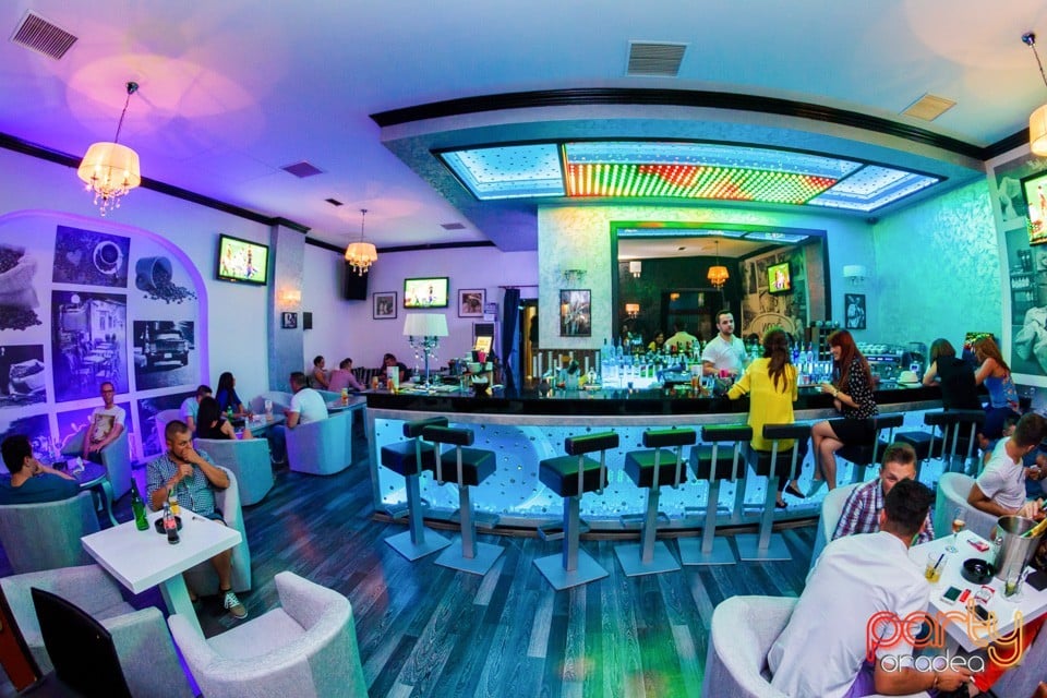 Distracţie în Icon Caffe, Icon Caffe