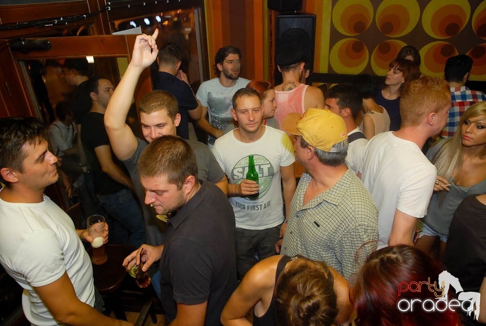 Distracţie în Juice Coffeehouse & Lounge Bar, Juice