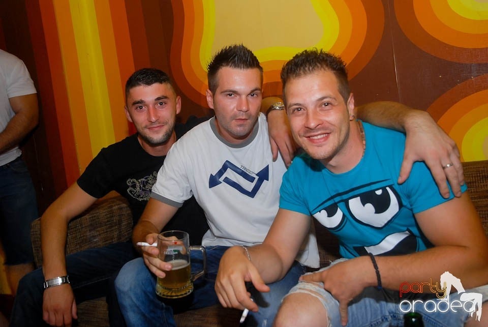 Distracţie în Juice Coffeehouse & Lounge Bar, Juice