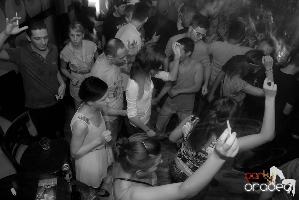 Distracţie în Juice Coffeehouse & Lounge Bar, Juice