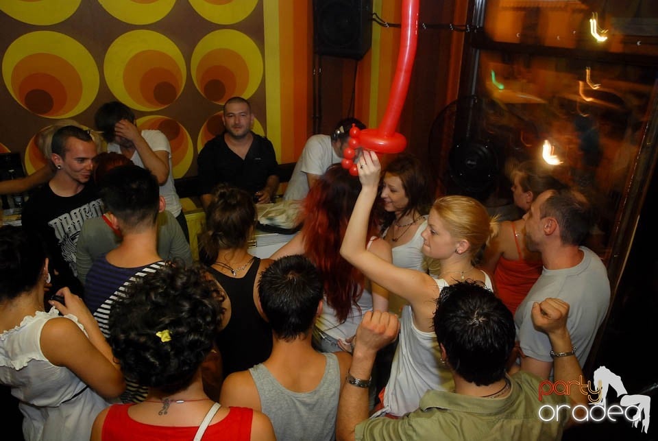 Distracţie în Juice Coffeehouse & Lounge Bar, Juice