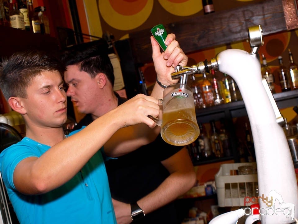 Distracţie în Juice Coffeehouse & Lounge Bar, Juice