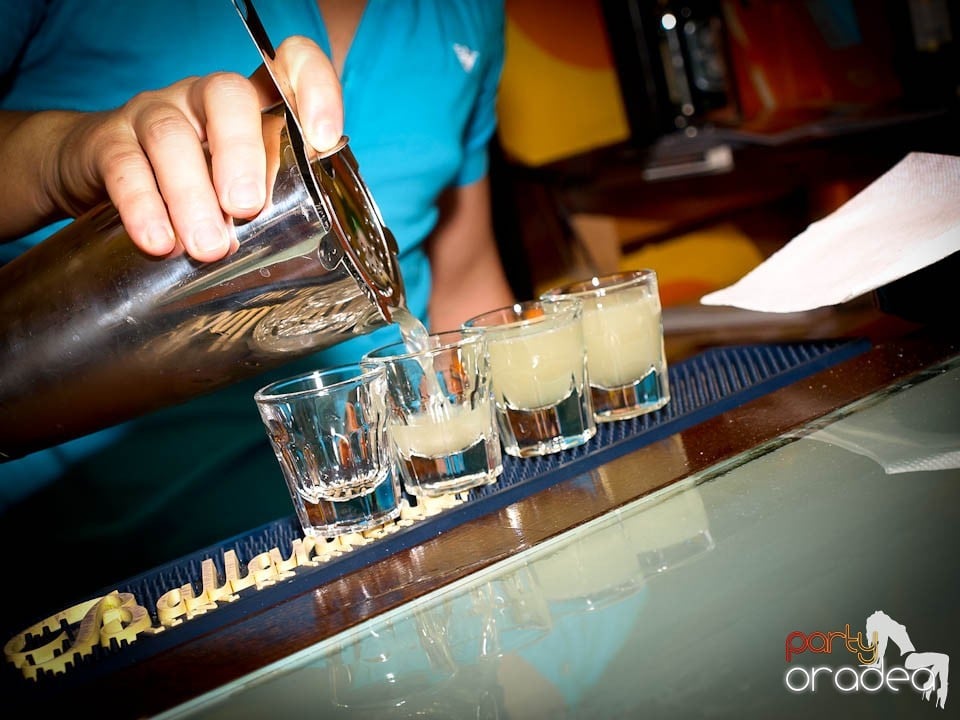 Distracţie în Juice Coffeehouse & Lounge Bar, Juice