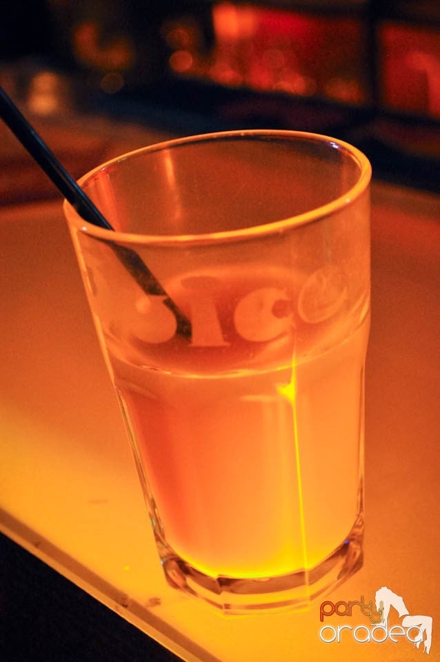 Distracţie în Juice, Juice