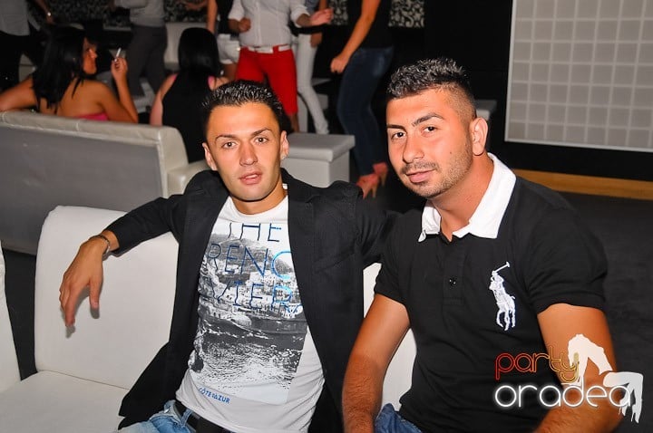 Distracţie în Life Club, 