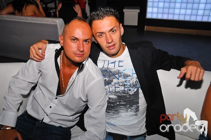 Distracţie în Life Club, 