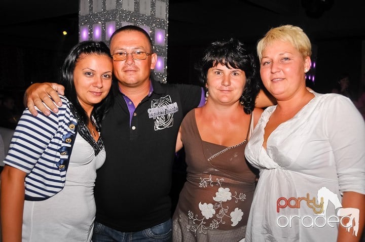 Distracţie în Life Club, 