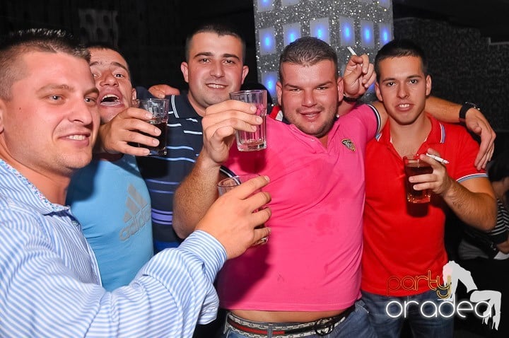 Distracţie în Life Club, 