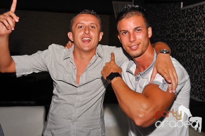 Distracţie în Life Club, 