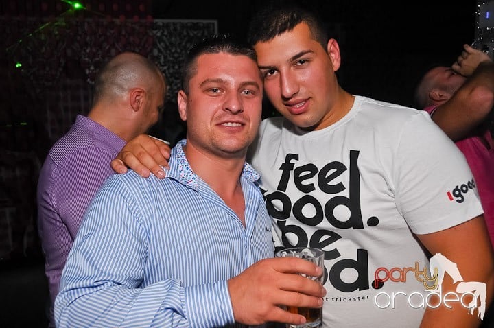 Distracţie în Life Club, 