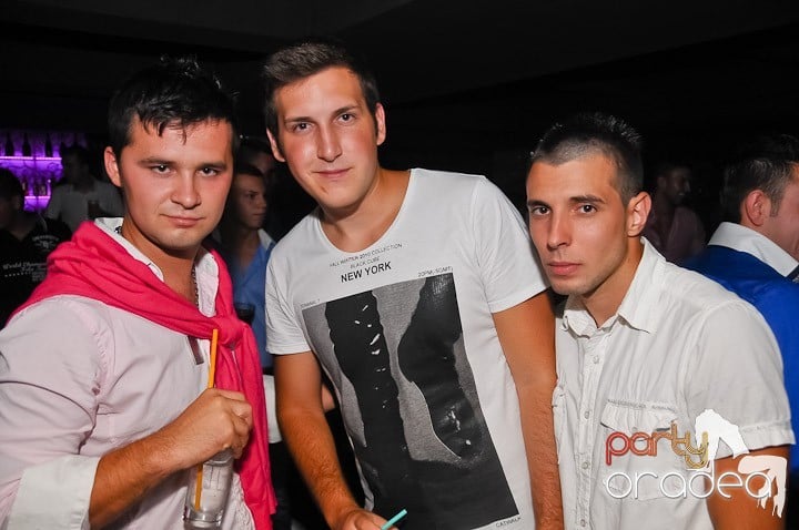 Distracţie în Life Club, 