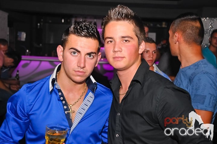 Distracţie în Life Club, 