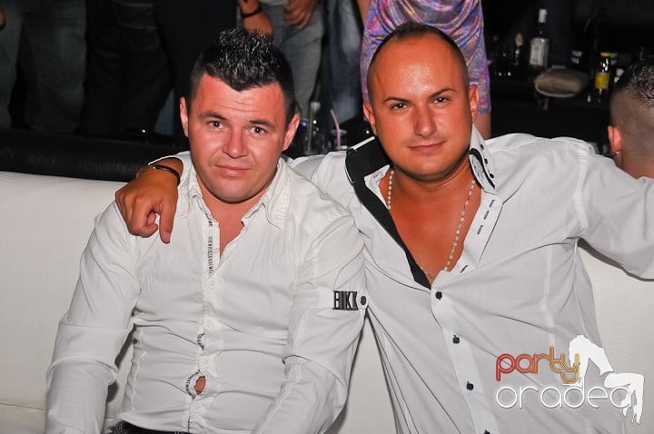 Distracţie în Life Club, 