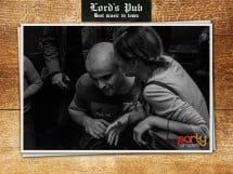 Distracţie în Lord's Pub