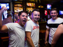 Distracţie în Lord's Pub