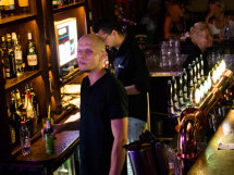 Distracţie în Lord's Pub
