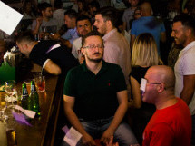 Distracţie în Lord's Pub