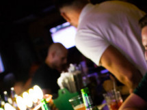 Distracţie în Lord's Pub