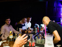 Distracţie în Lord's Pub