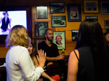 Distracţie în Lord's Pub
