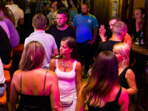 Distracţie în Lord's Pub