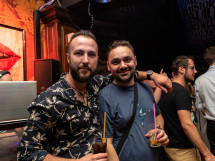 Distracţie în Lord's Pub