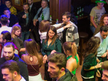 Distracţie în Lord's Pub