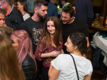 Distracţie în Lord's Pub