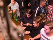 Distracţie în Lord's Pub
