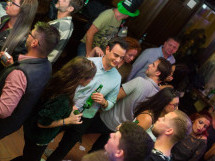 Distracţie în Lord's Pub