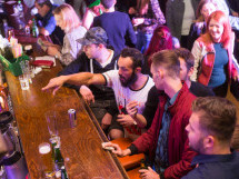 Distracţie în Lord's Pub