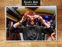 Distracţie în Lord's Pub
